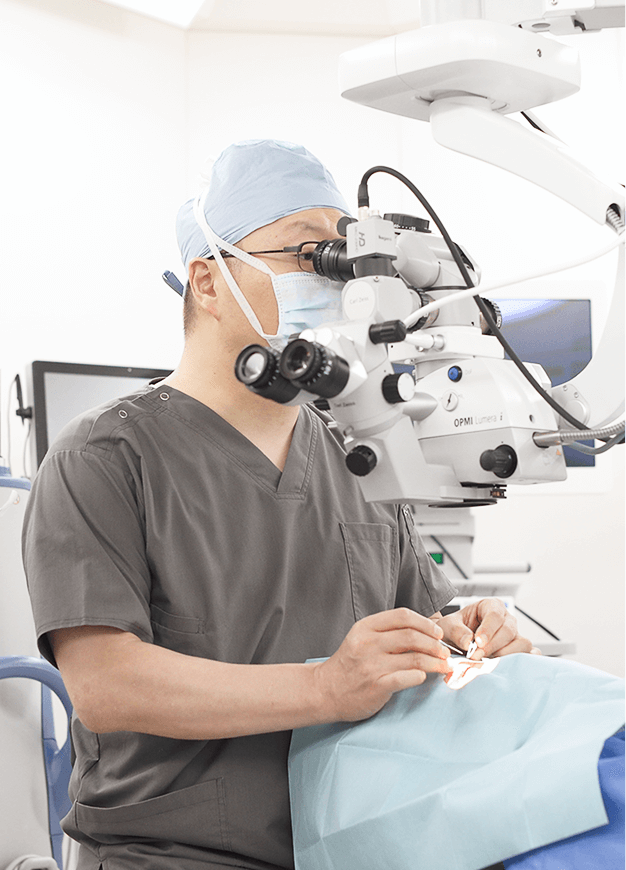 玄真理事長による手術風景