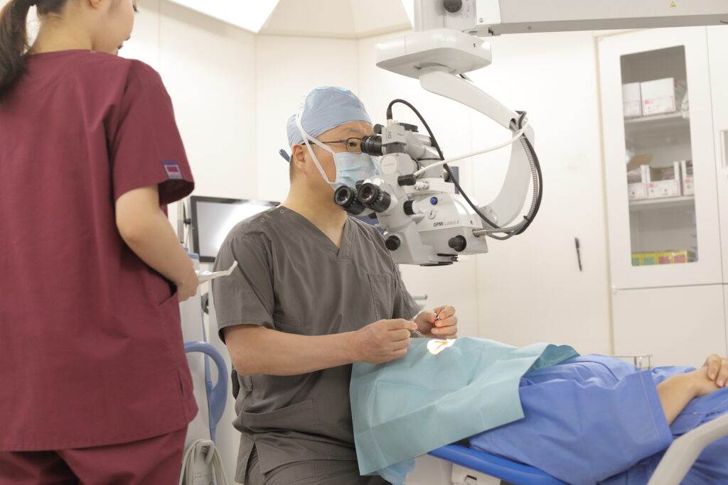 緑内障のレーザー治療・手術風景