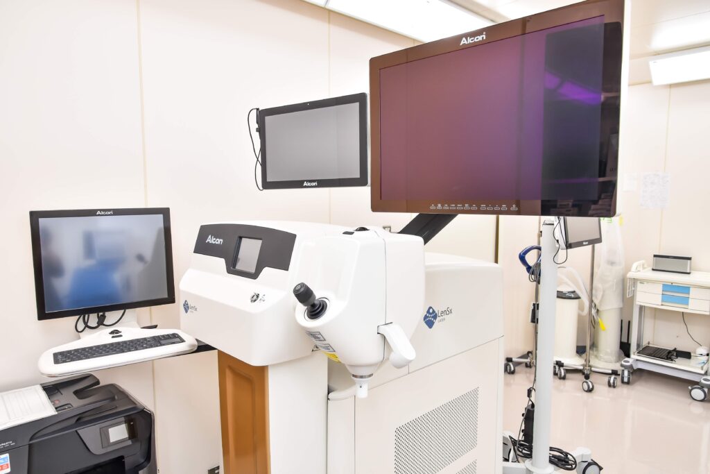 レーザー白内障手術機器